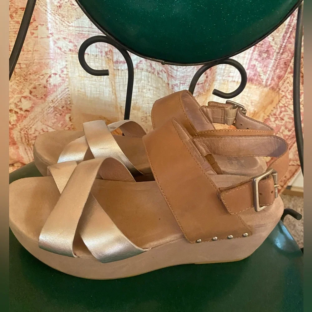 Dansko gold sandals Leather Stasia size 38 wedge platform Shoes - Picture 4 of 4